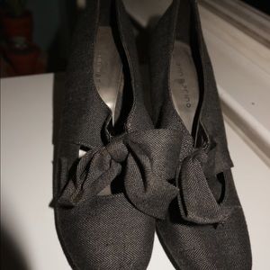 Textured Gray Heel with Bow Detail